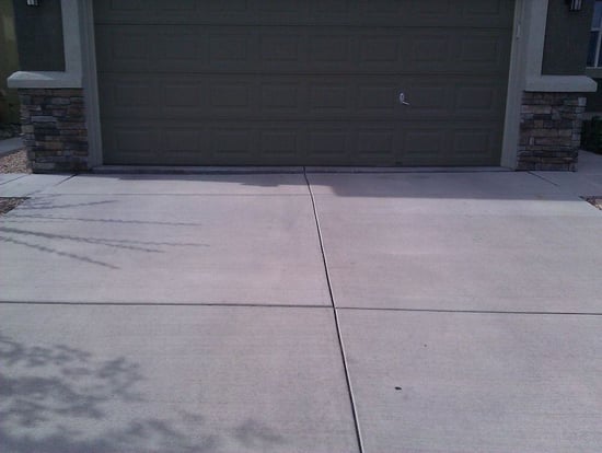 Control joints in concrete driveway